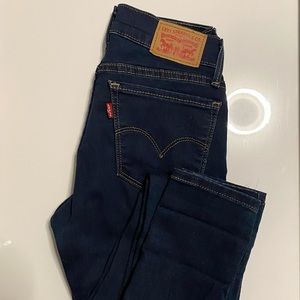 Levi’s / 710 Super Skinny Jeans / US 24W / Like New